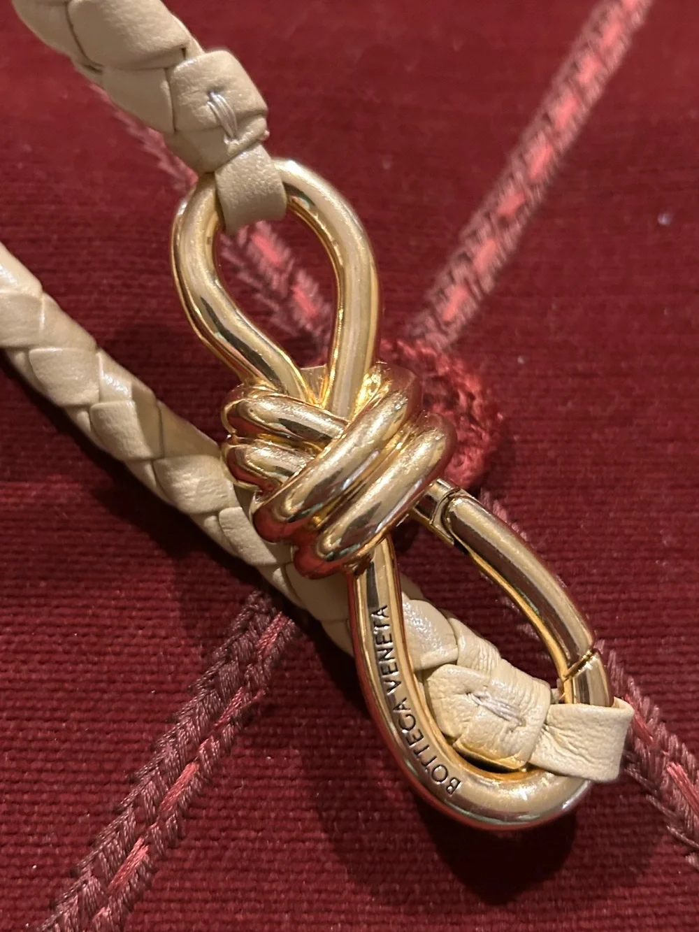 N/A features braided